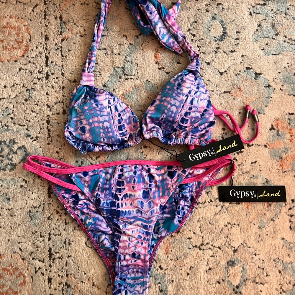 NWT- Gypsy 05 Bikini Size Small
